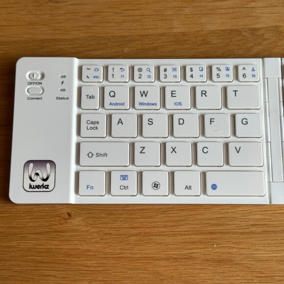 iWerkz Universal Folding Bluetooth Keyboard, White (44652WH) - Picture 13 of 15